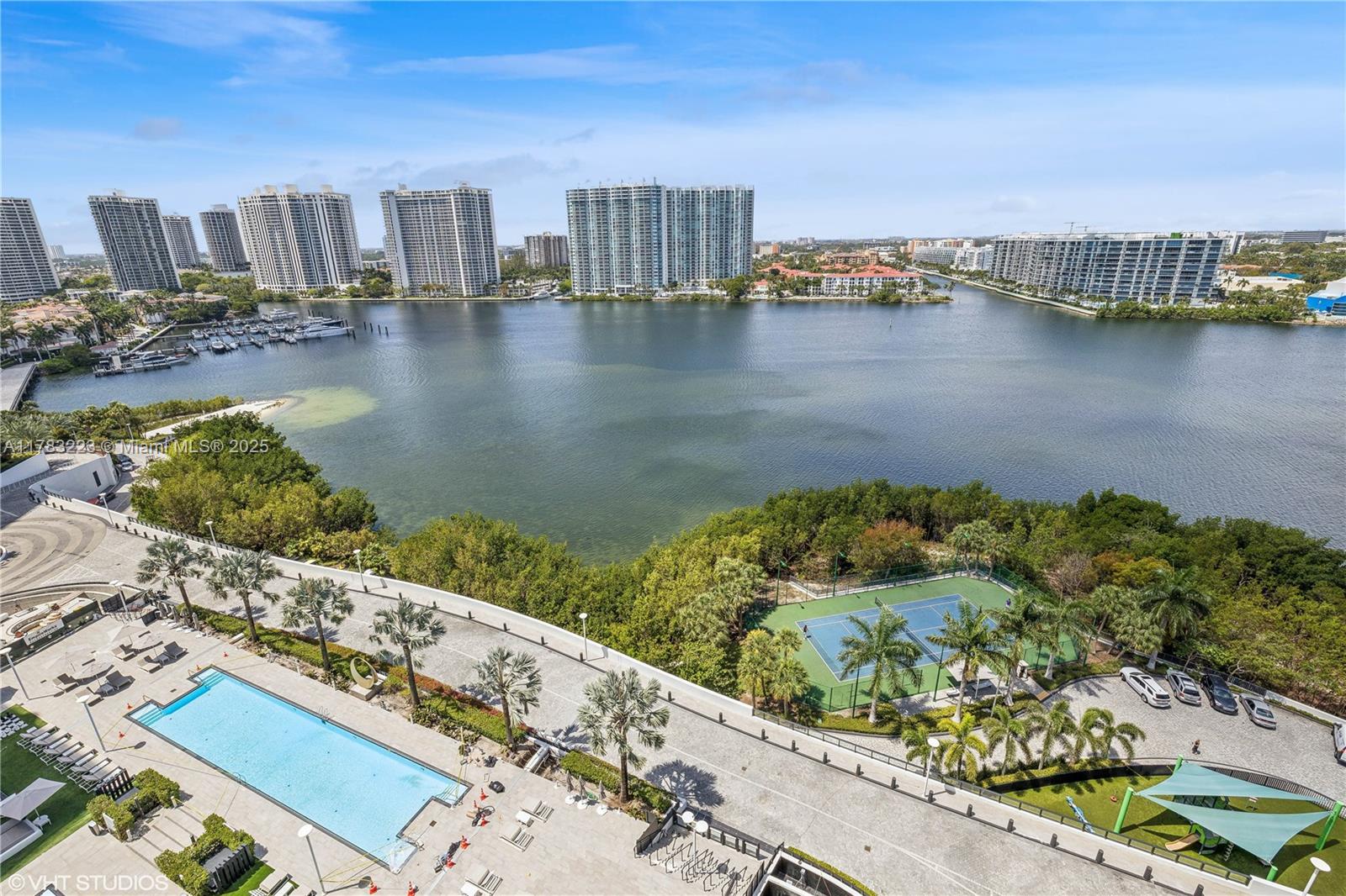 PRIVE CONDO - Residential