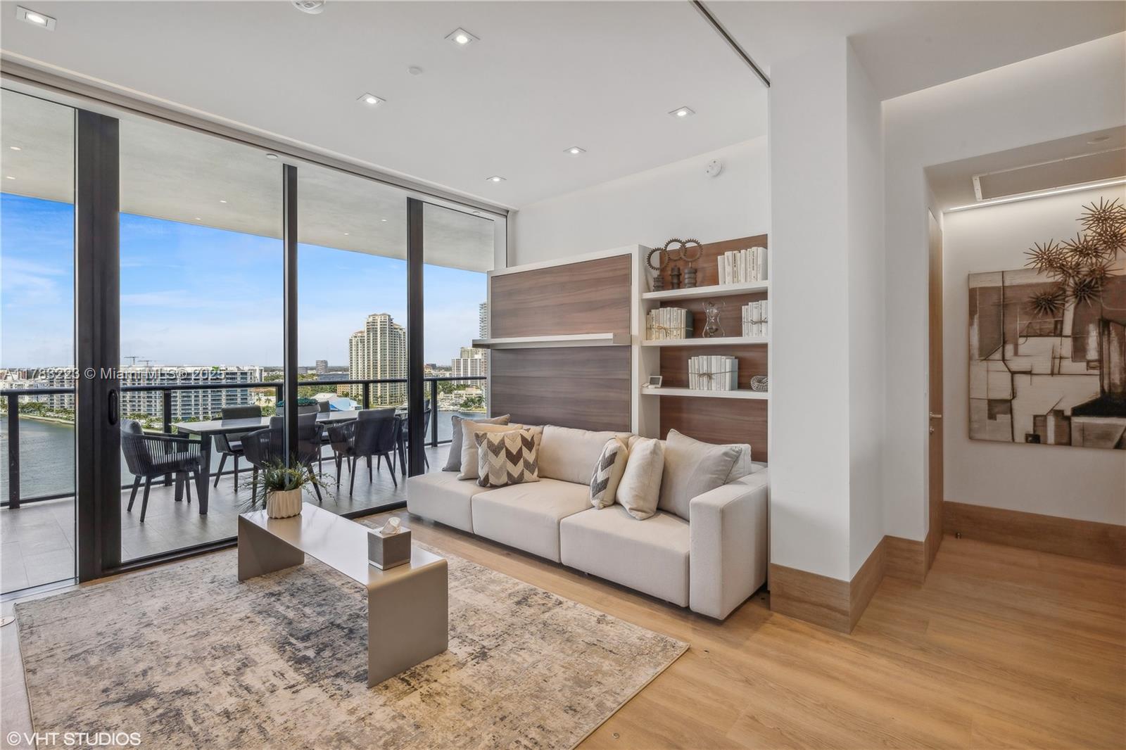 PRIVE CONDO - Residential