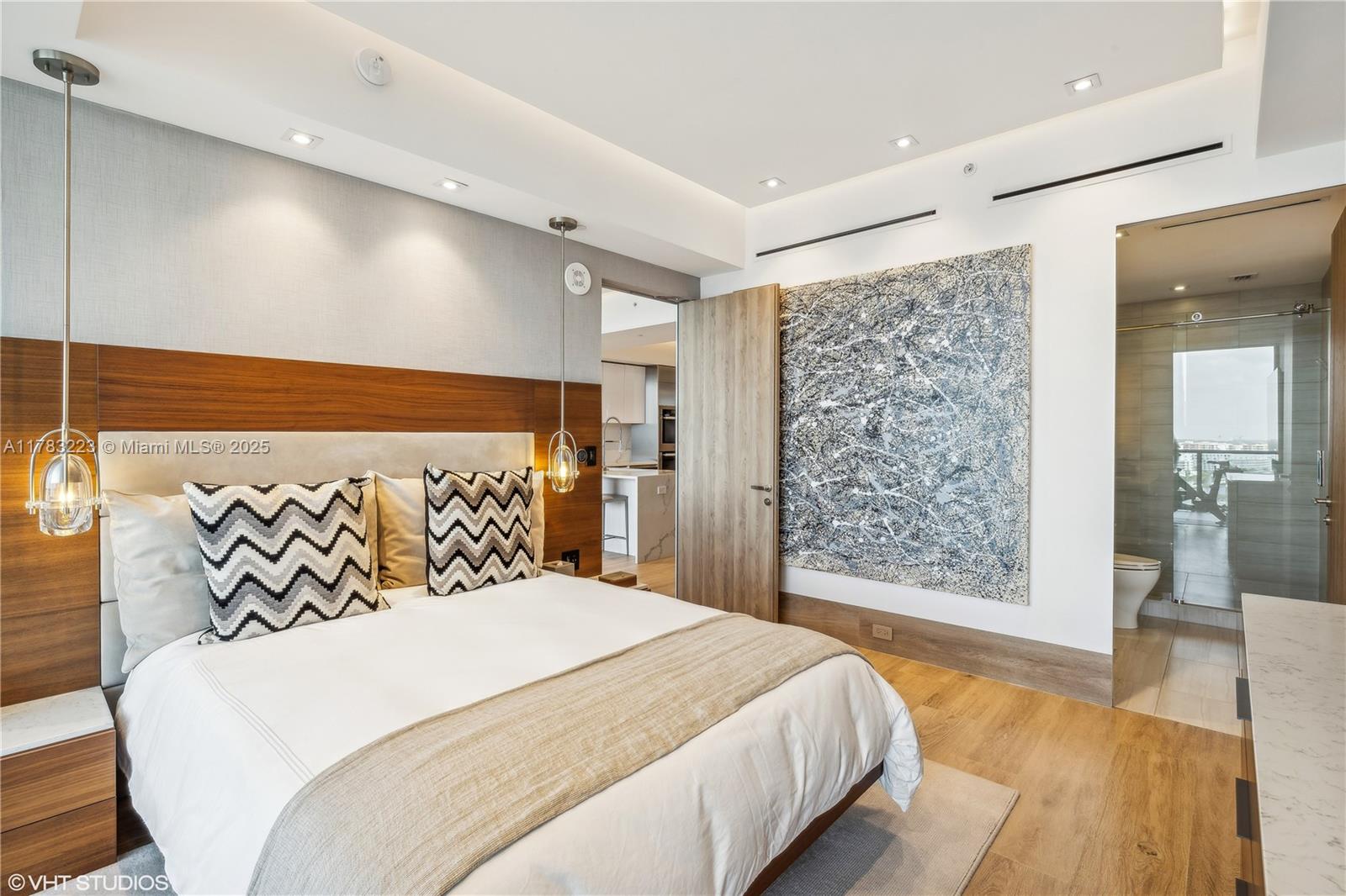 PRIVE CONDO - Residential