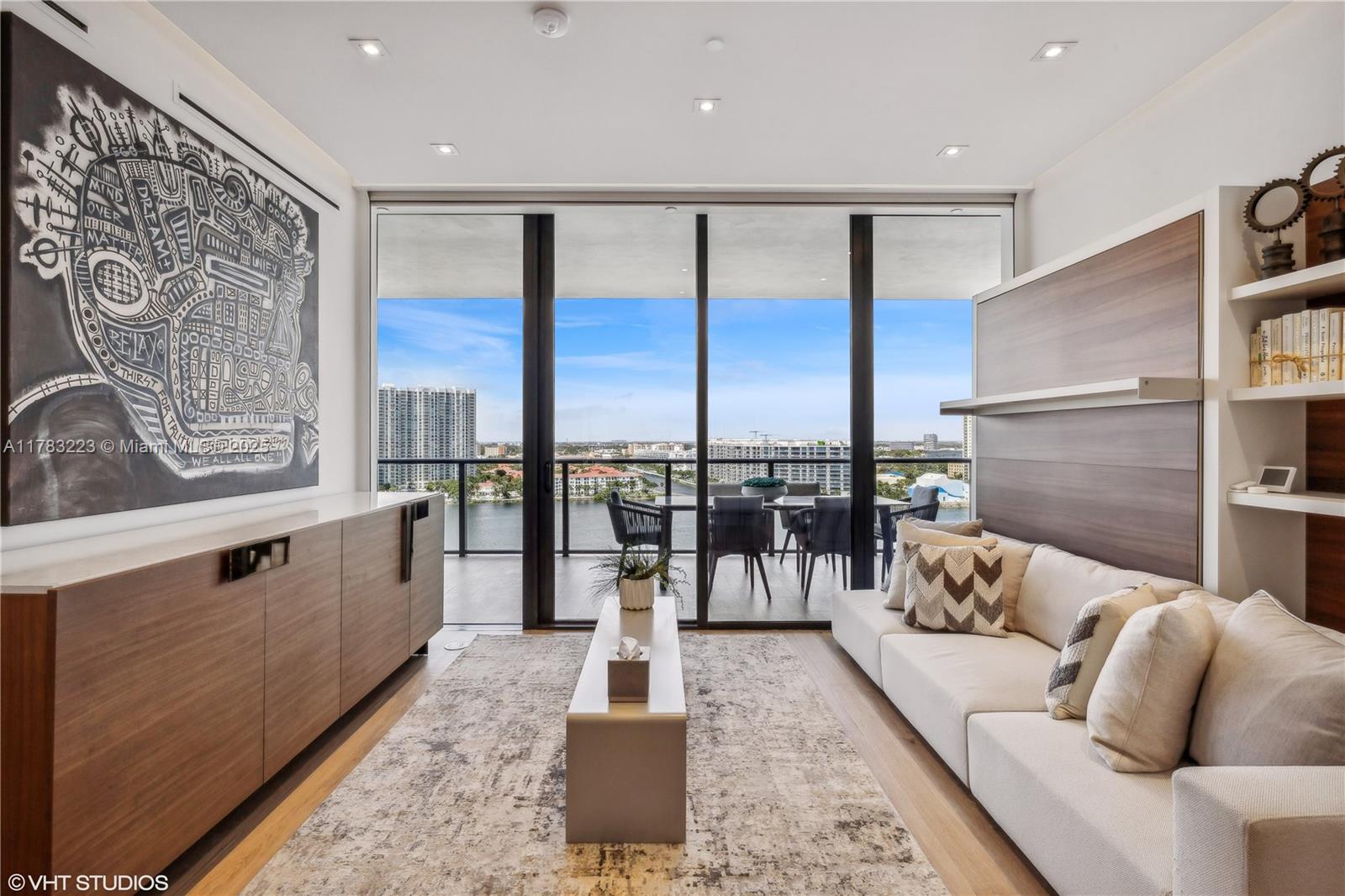PRIVE CONDO - Residential