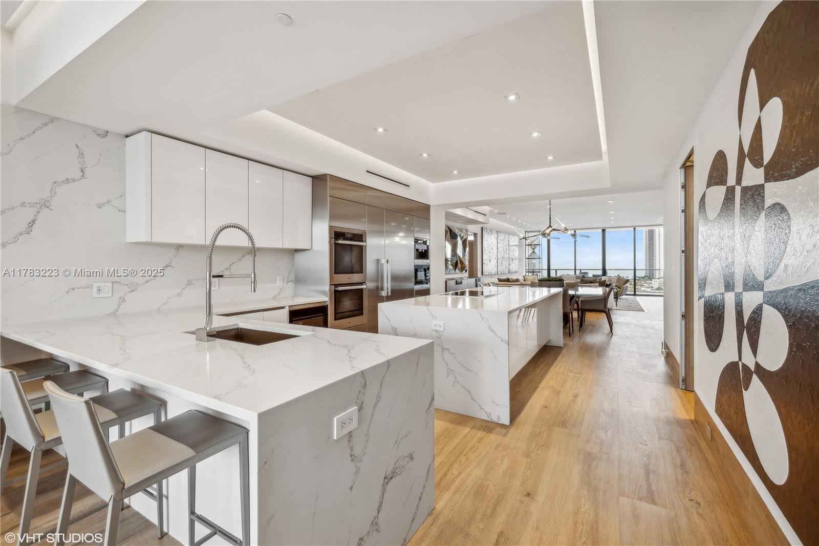 PRIVE CONDO - Residential