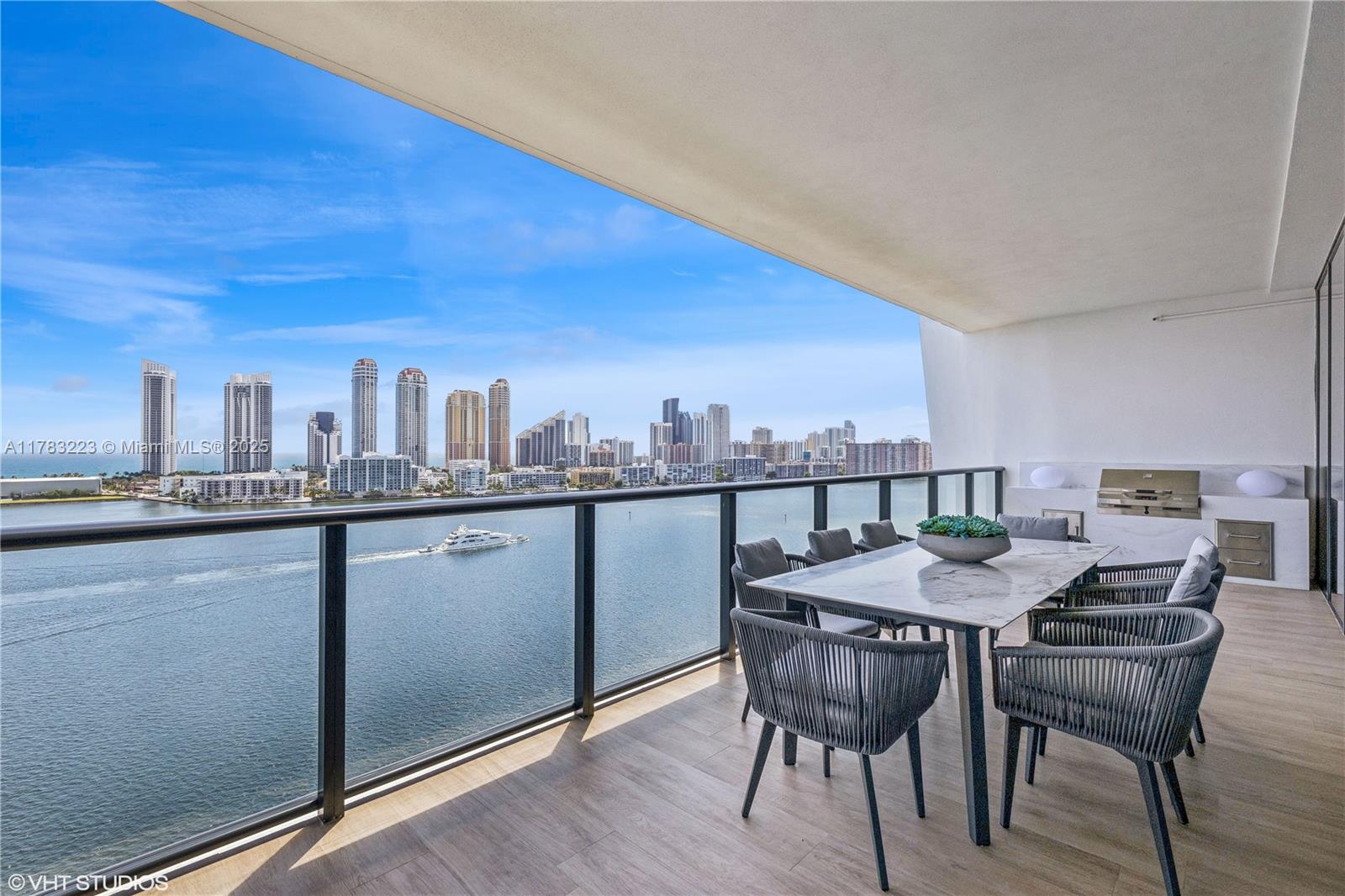 PRIVE CONDO - Residential