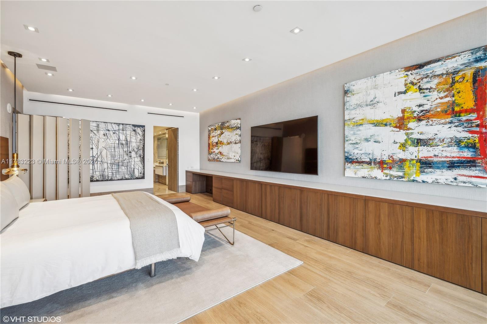 PRIVE CONDO - Residential