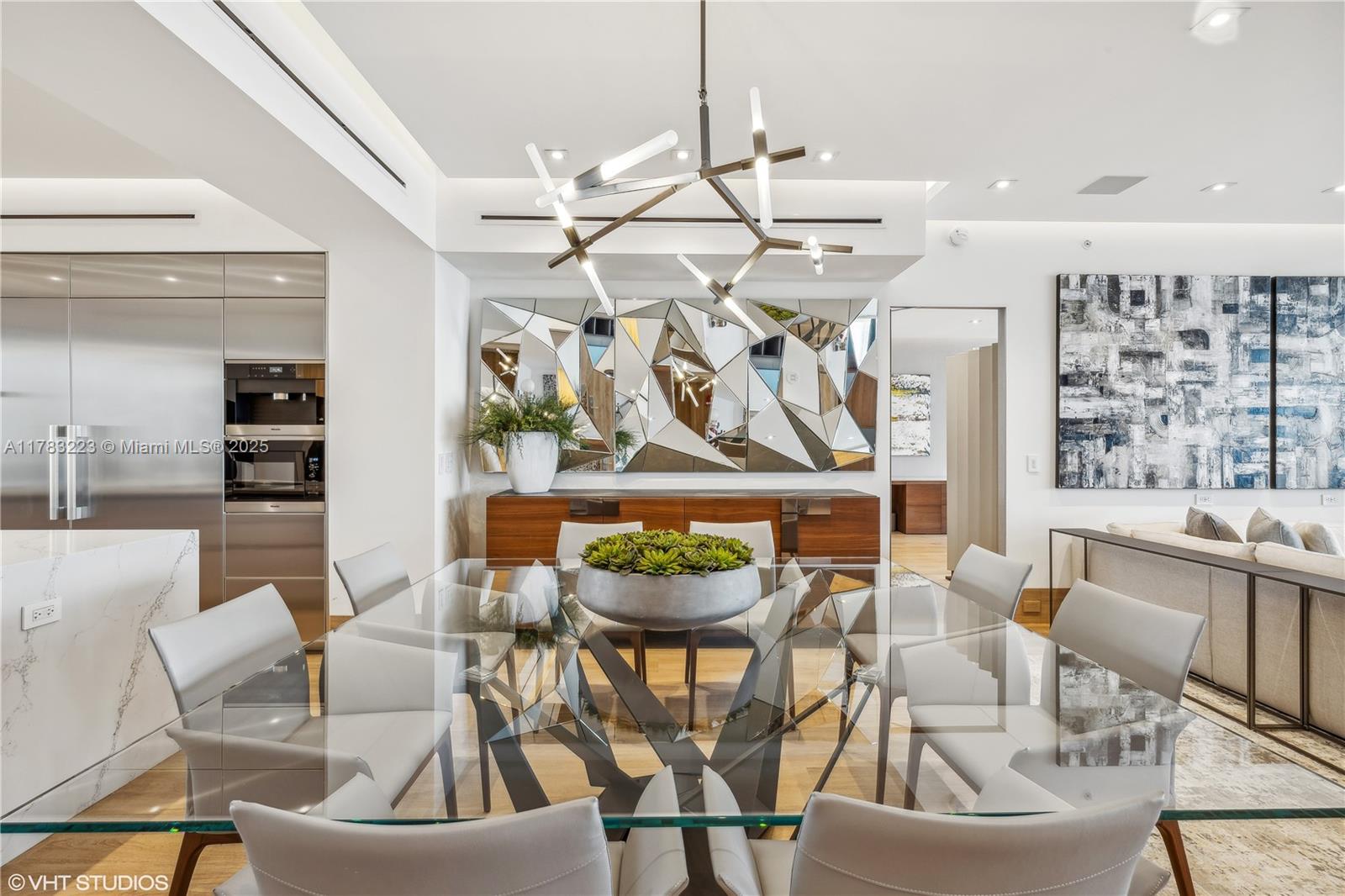 PRIVE CONDO - Residential