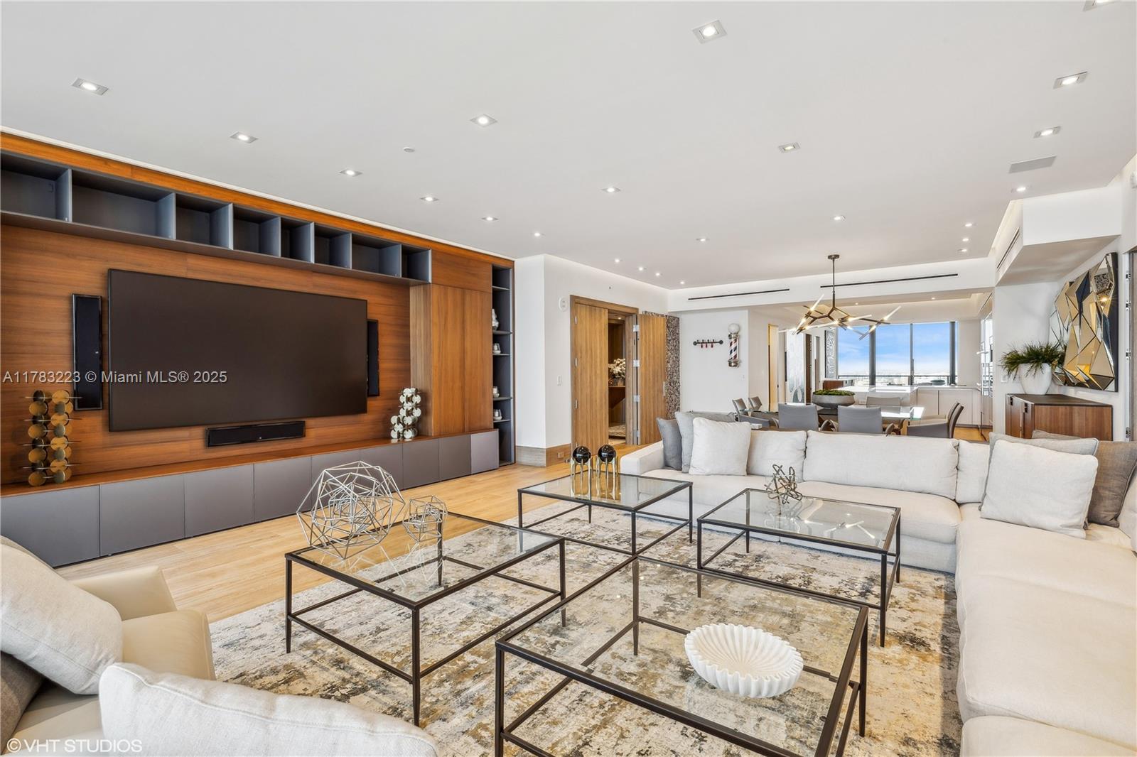 PRIVE CONDO - Residential