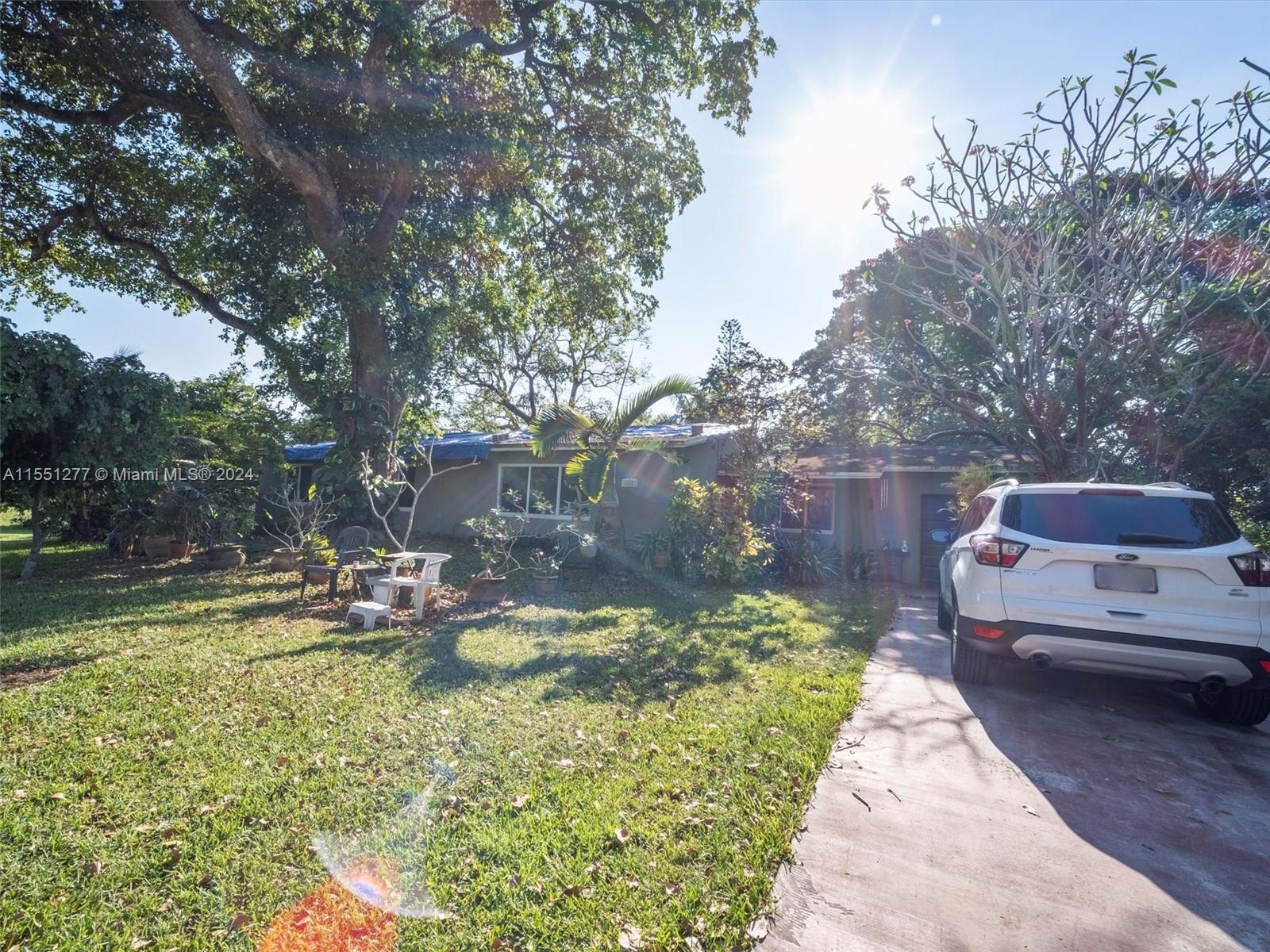4605 Sw 163rd Ave, Southwest Ranches, Broward County, Florida - 3 Bedrooms  
2 Bathrooms - 