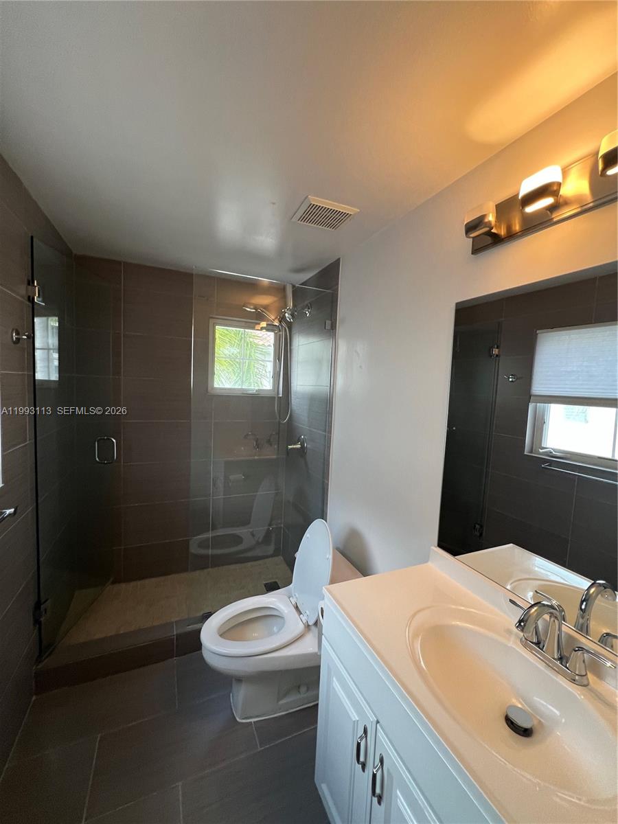 GABLES COURT TOWNHOMES CO - Residential Lease
