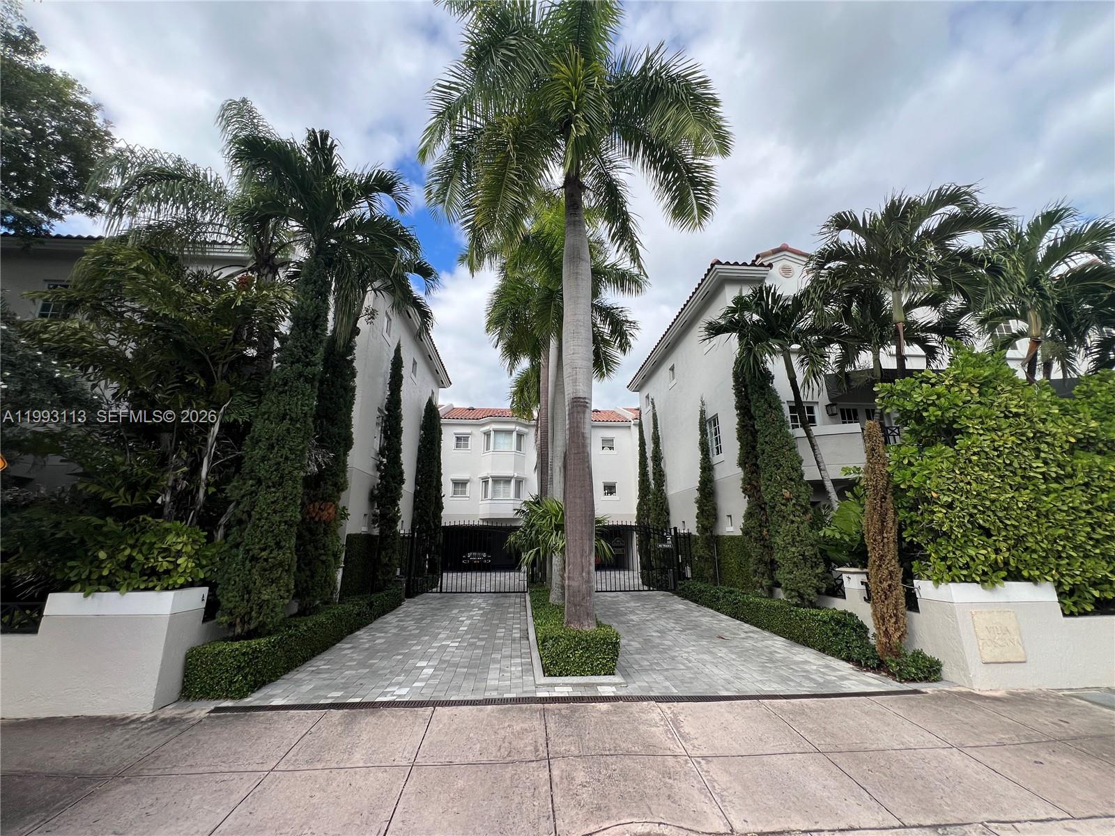 GABLES COURT TOWNHOMES CO - Residential Lease