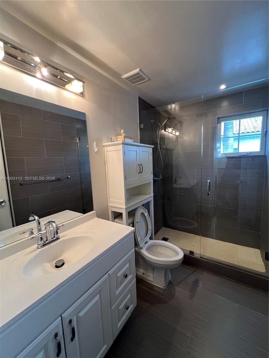 GABLES COURT TOWNHOMES CO - Residential Lease