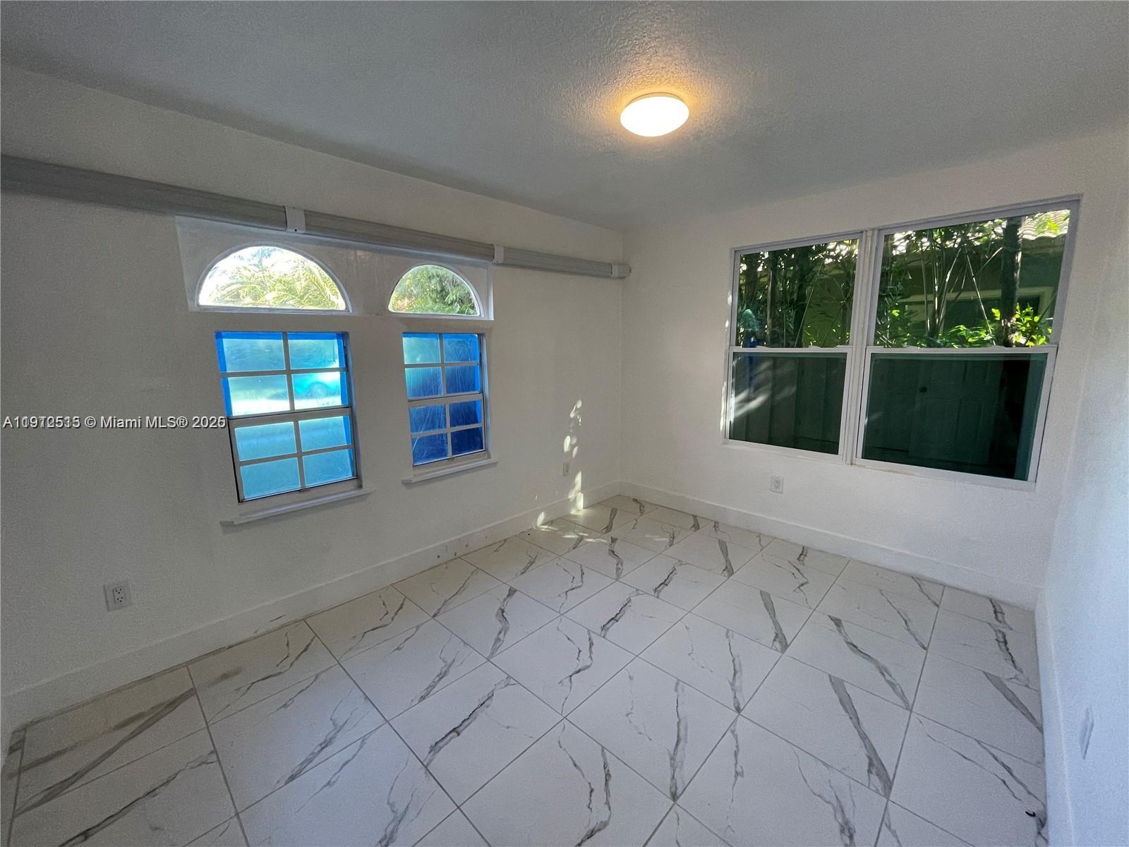 HOLLYWOOD - Residential Lease