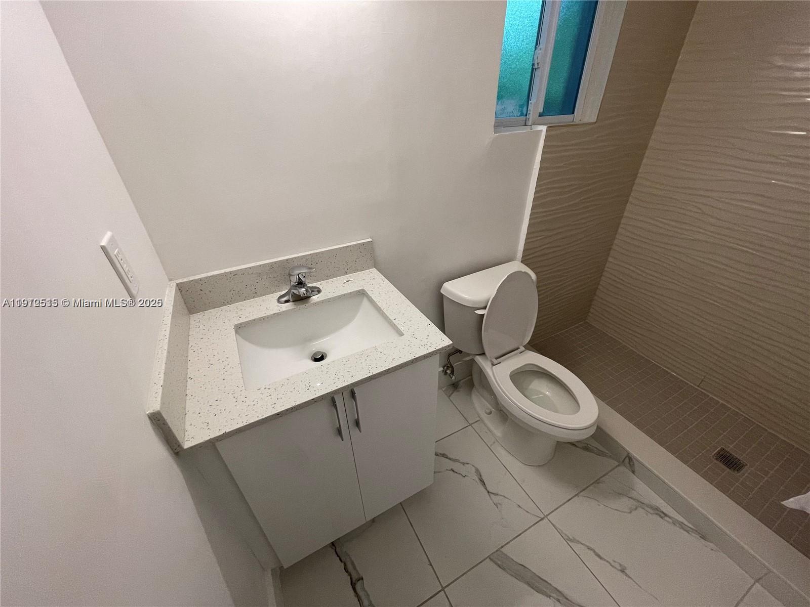 HOLLYWOOD - Residential Lease