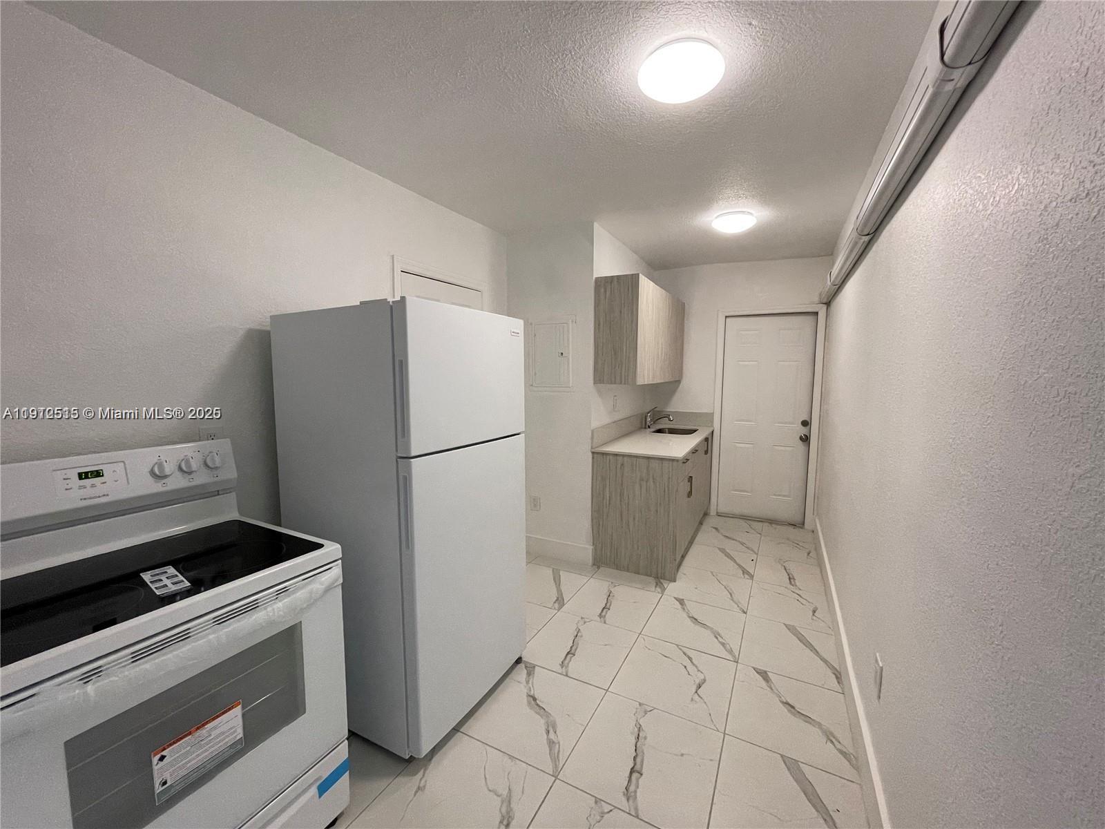 HOLLYWOOD - Residential Lease