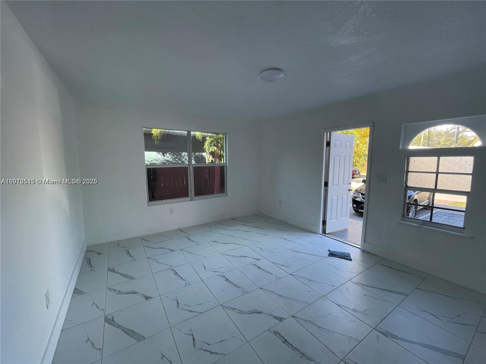 HOLLYWOOD - Residential Lease