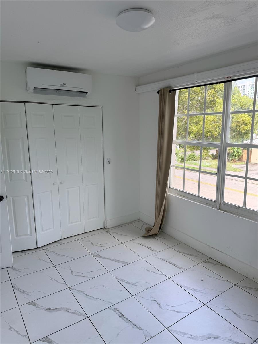 HOLLYWOOD - Residential Lease