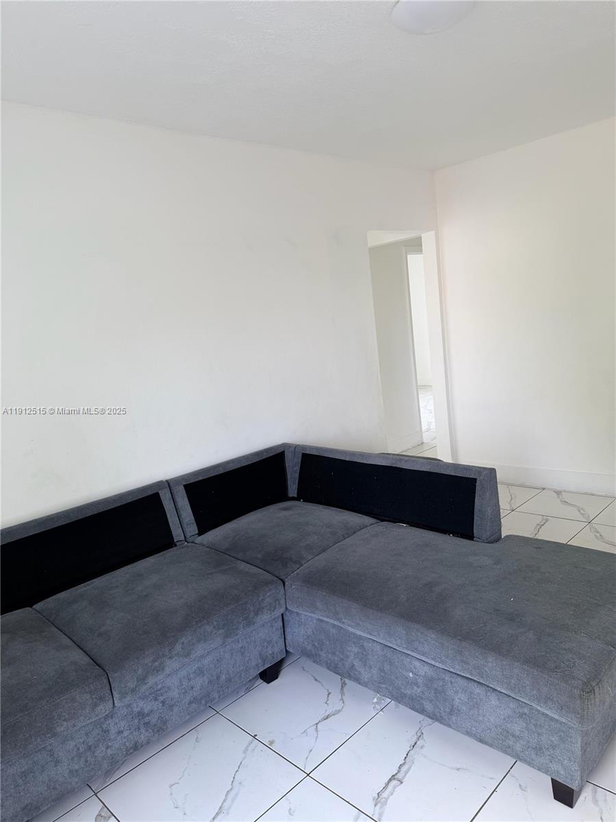 HOLLYWOOD - Residential Lease