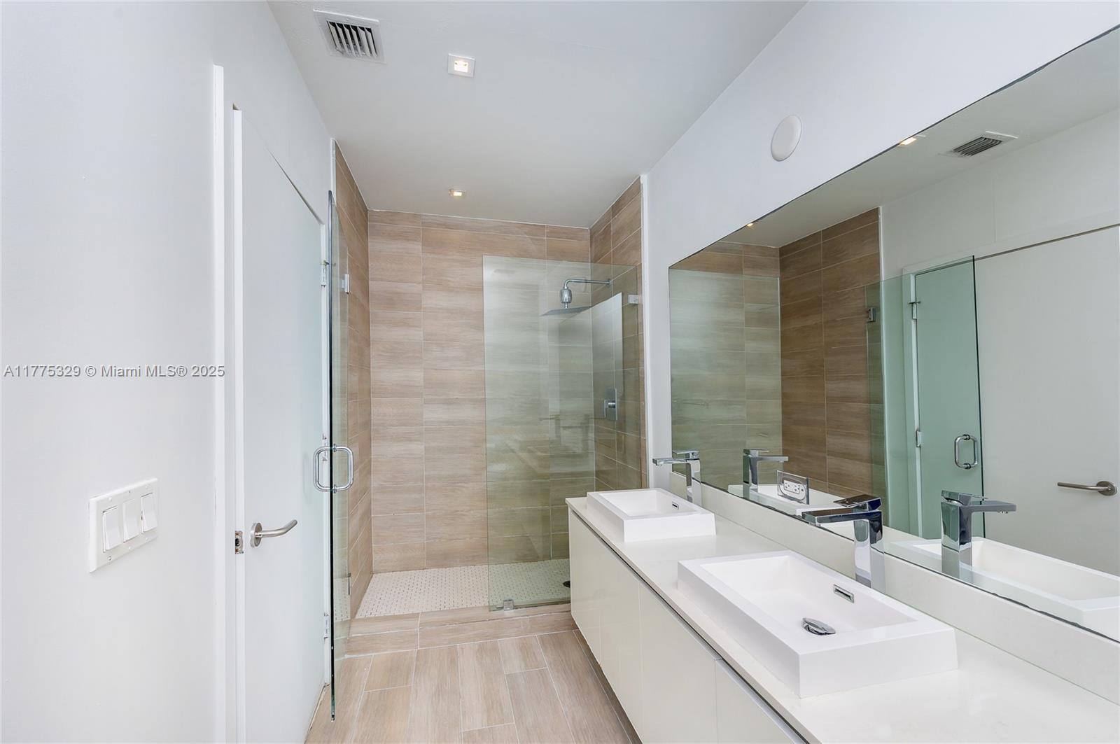LE PARC AT BRICKELL CONDO - Residential Lease