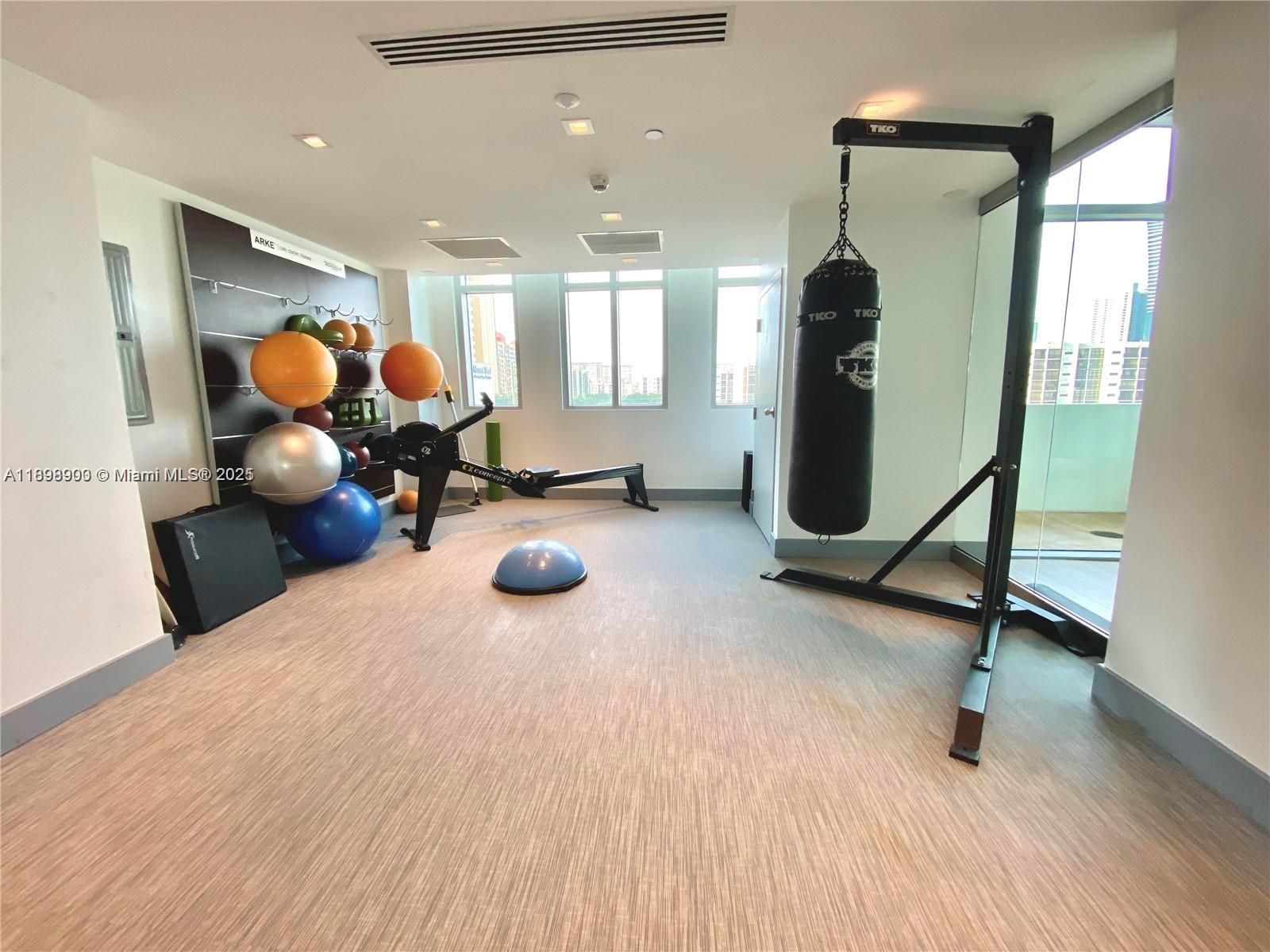 PARQUE TOWERS CONDO - Residential