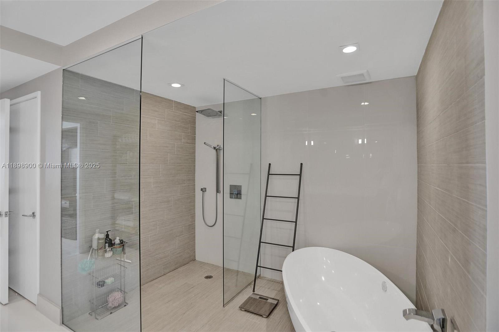 PARQUE TOWERS CONDO - Residential