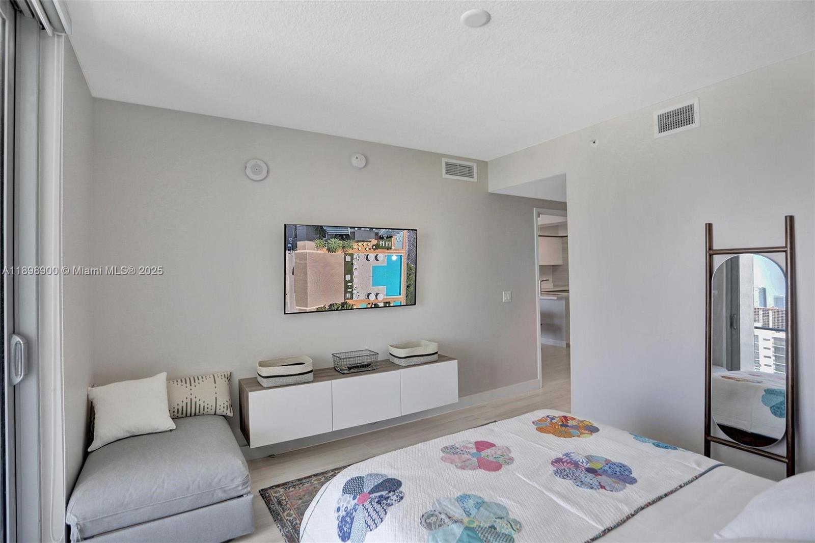 PARQUE TOWERS CONDO - Residential