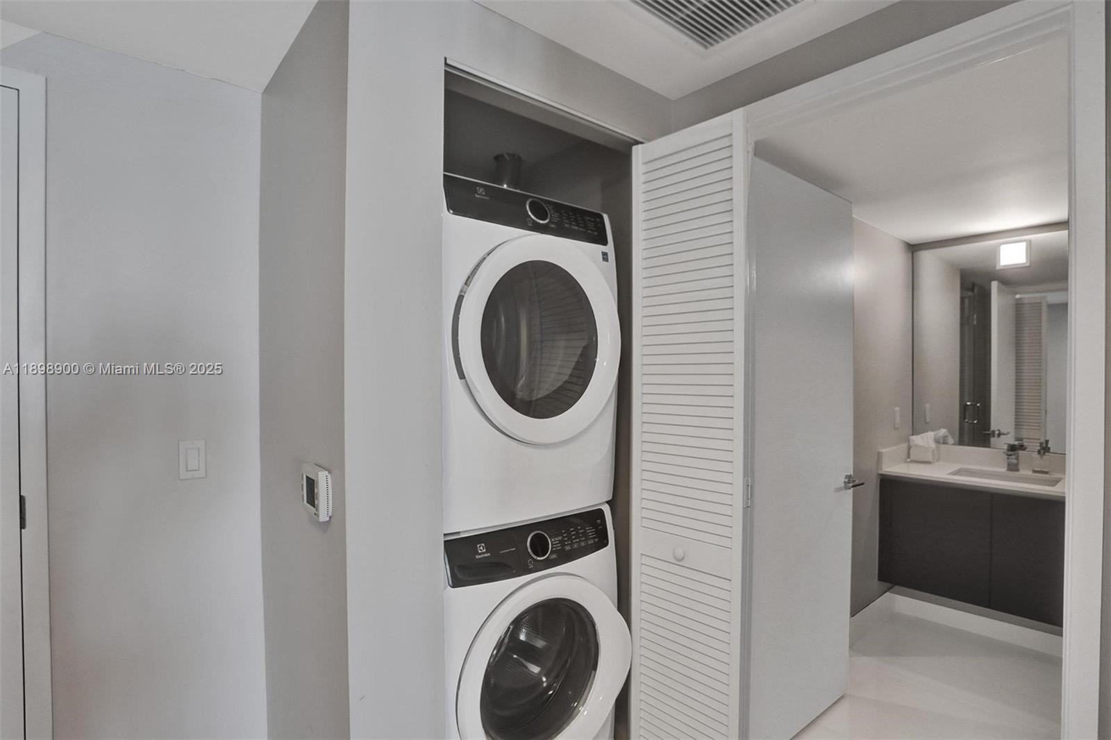 PARQUE TOWERS CONDO - Residential