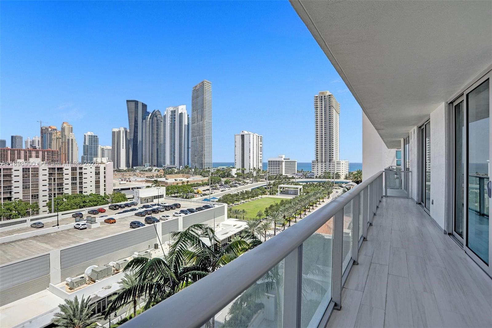 PARQUE TOWERS CONDO - Residential