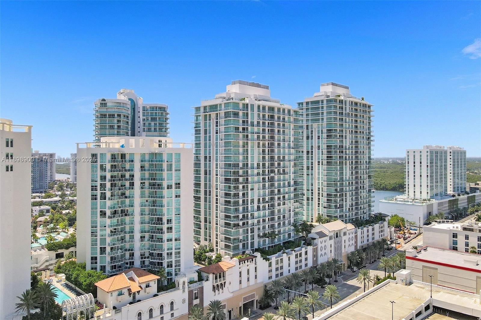 PARQUE TOWERS CONDO - Residential
