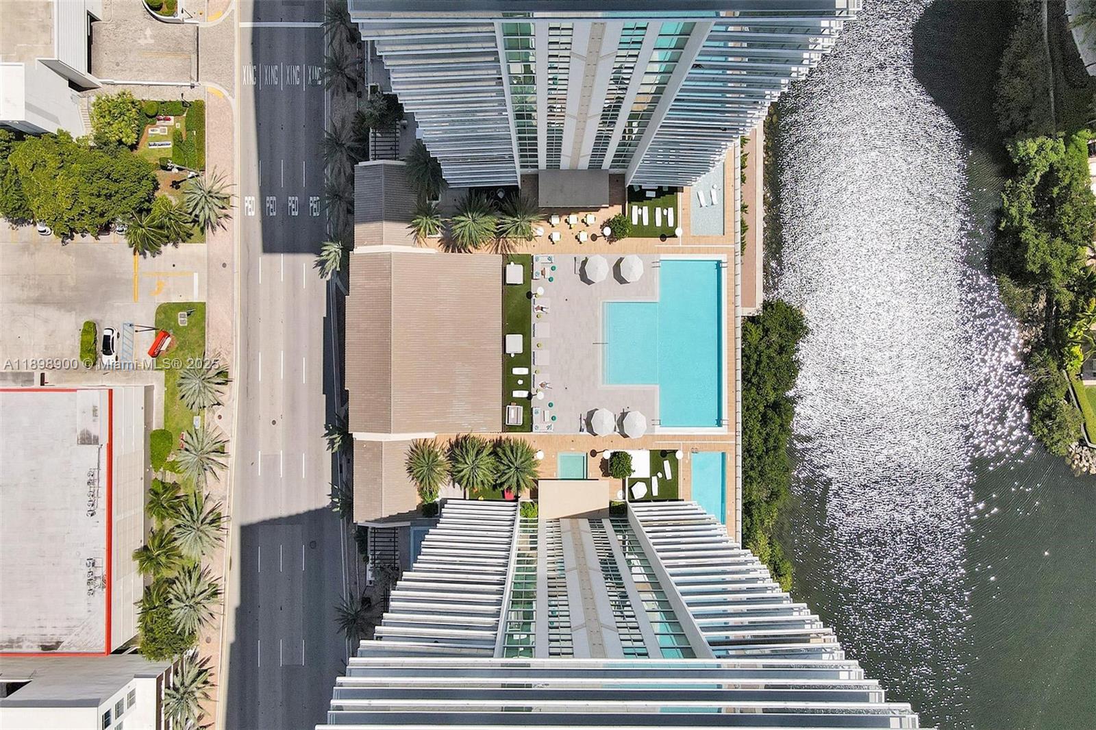 PARQUE TOWERS CONDO - Residential