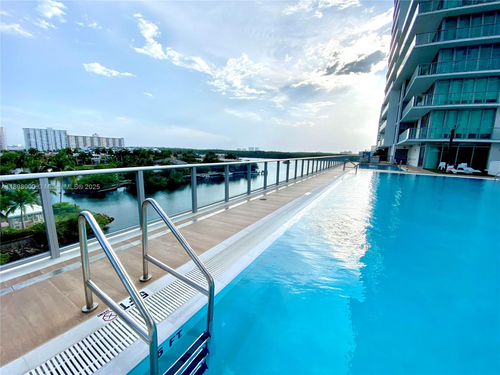 PARQUE TOWERS CONDO - Residential
