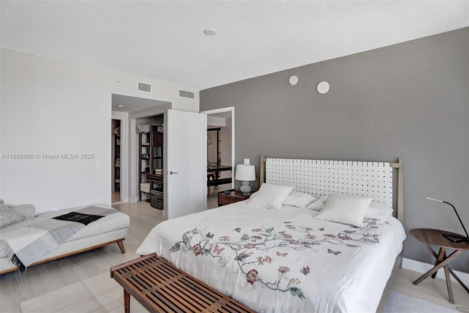 PARQUE TOWERS CONDO - Residential
