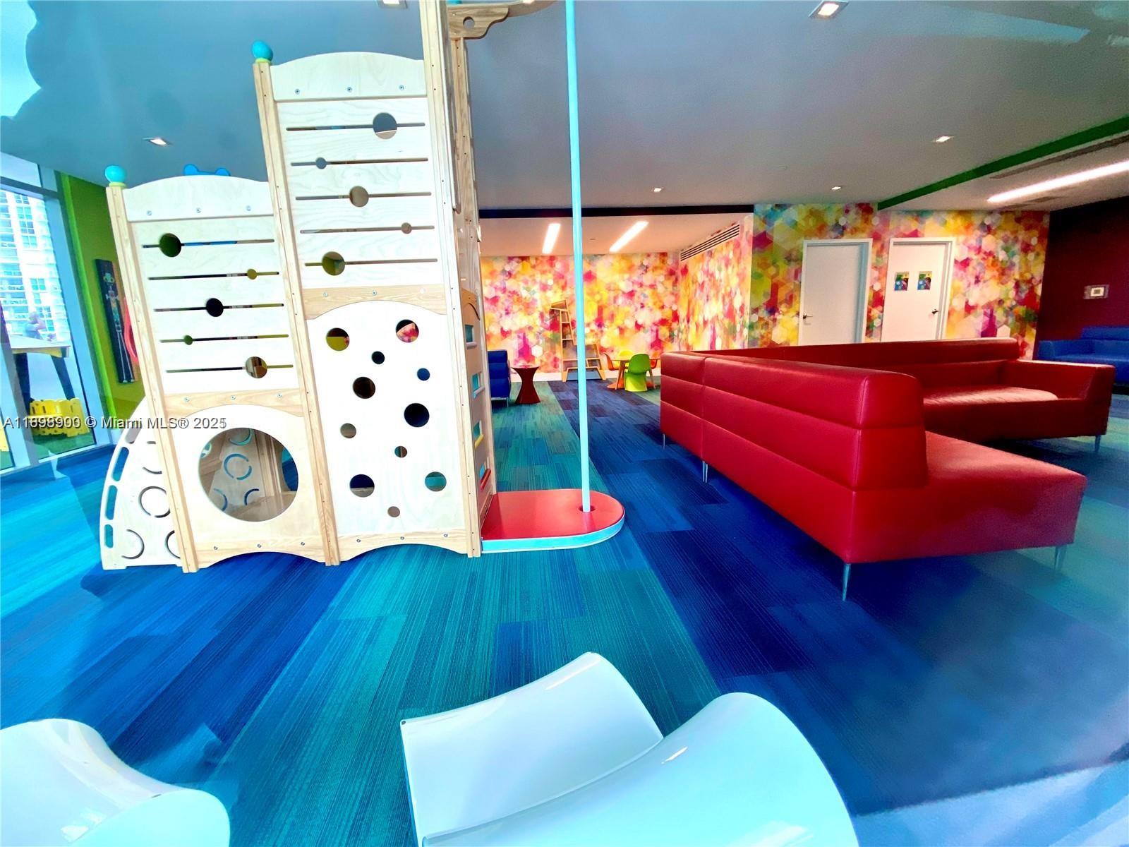 PARQUE TOWERS CONDO - Residential