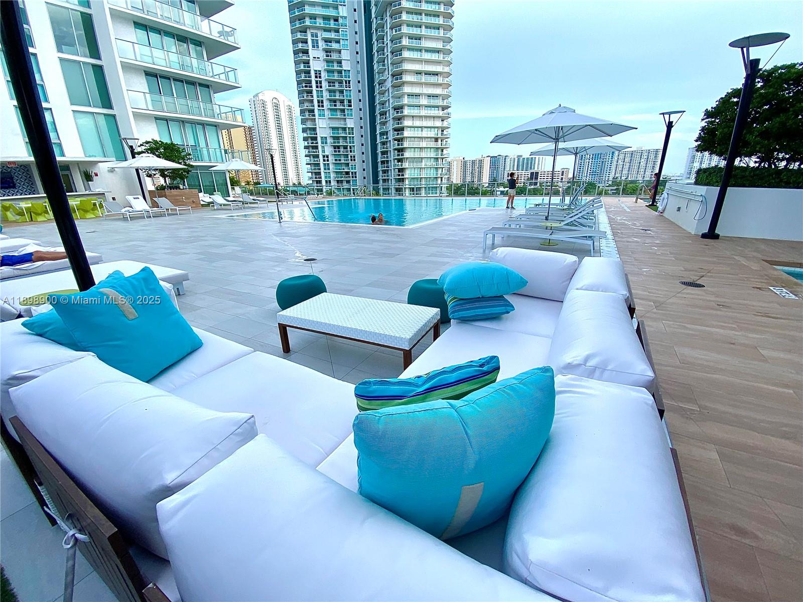 PARQUE TOWERS CONDO - Residential