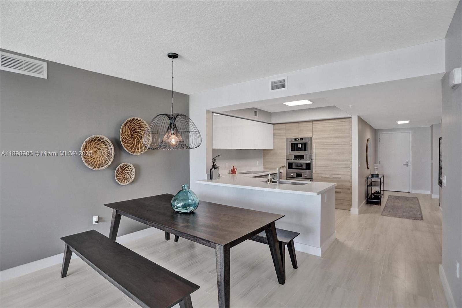 PARQUE TOWERS CONDO - Residential