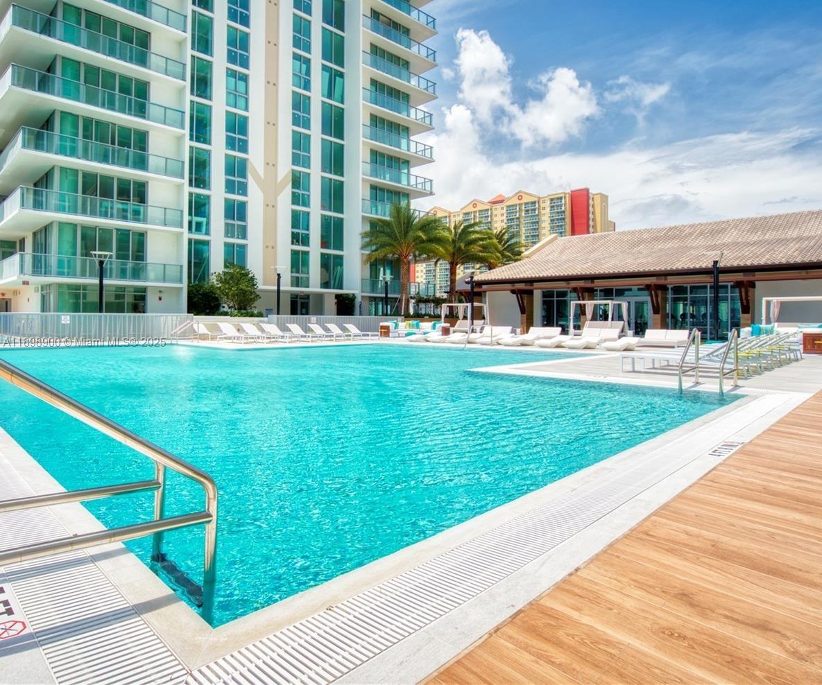 PARQUE TOWERS CONDO - Residential