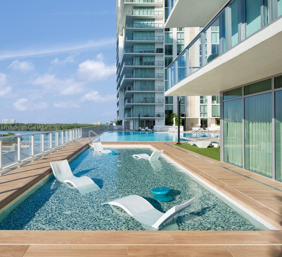 PARQUE TOWERS CONDO - Residential