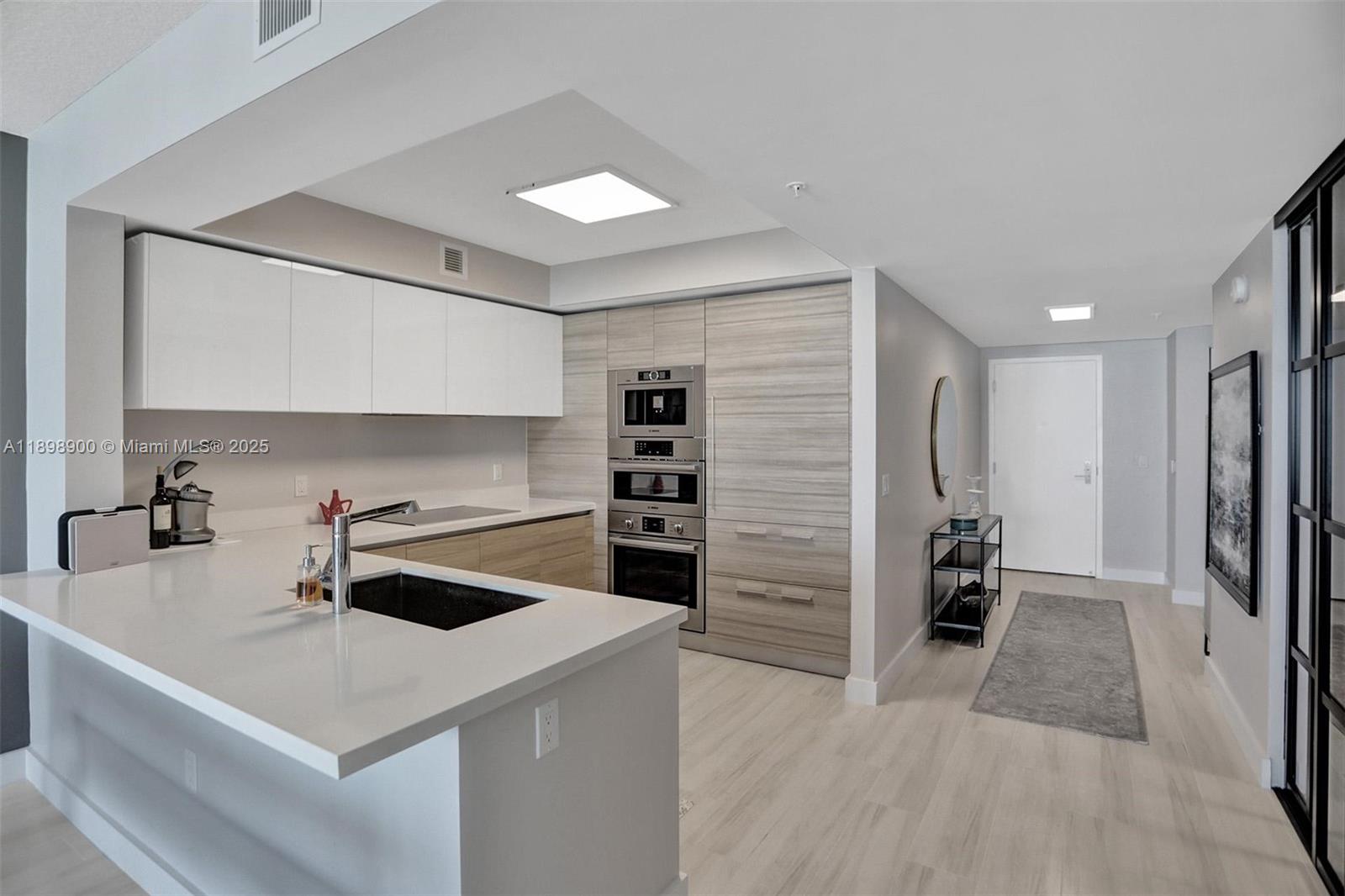 PARQUE TOWERS CONDO - Residential