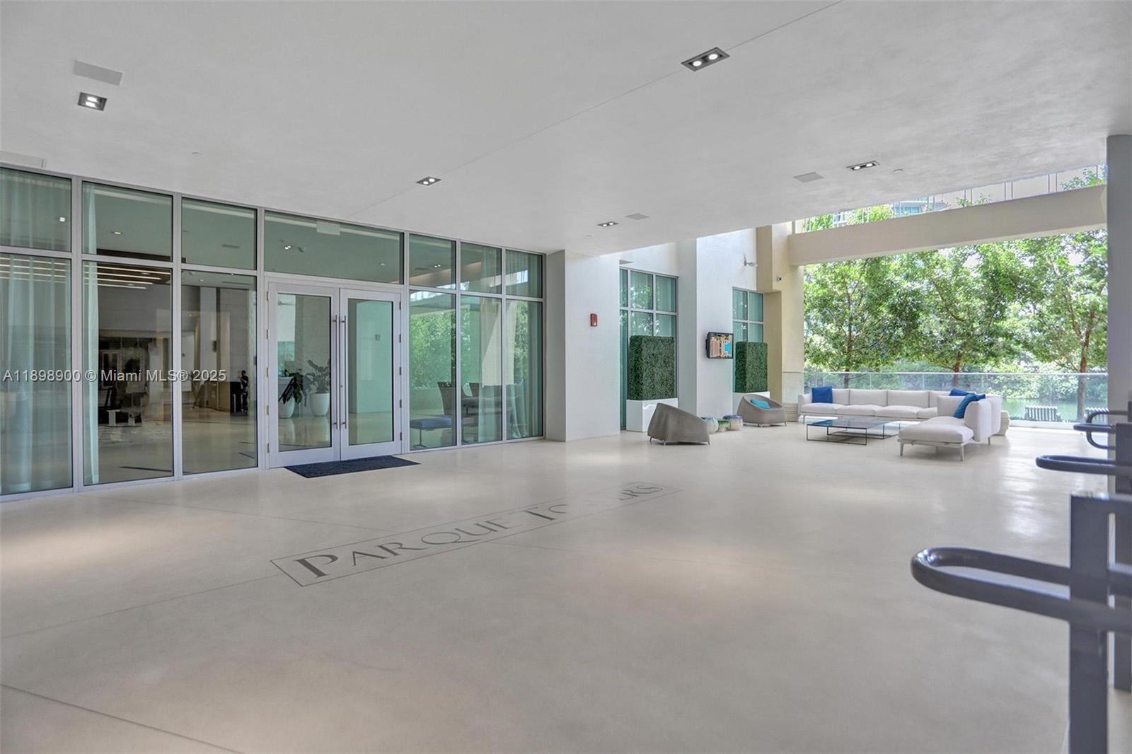 PARQUE TOWERS CONDO - Residential