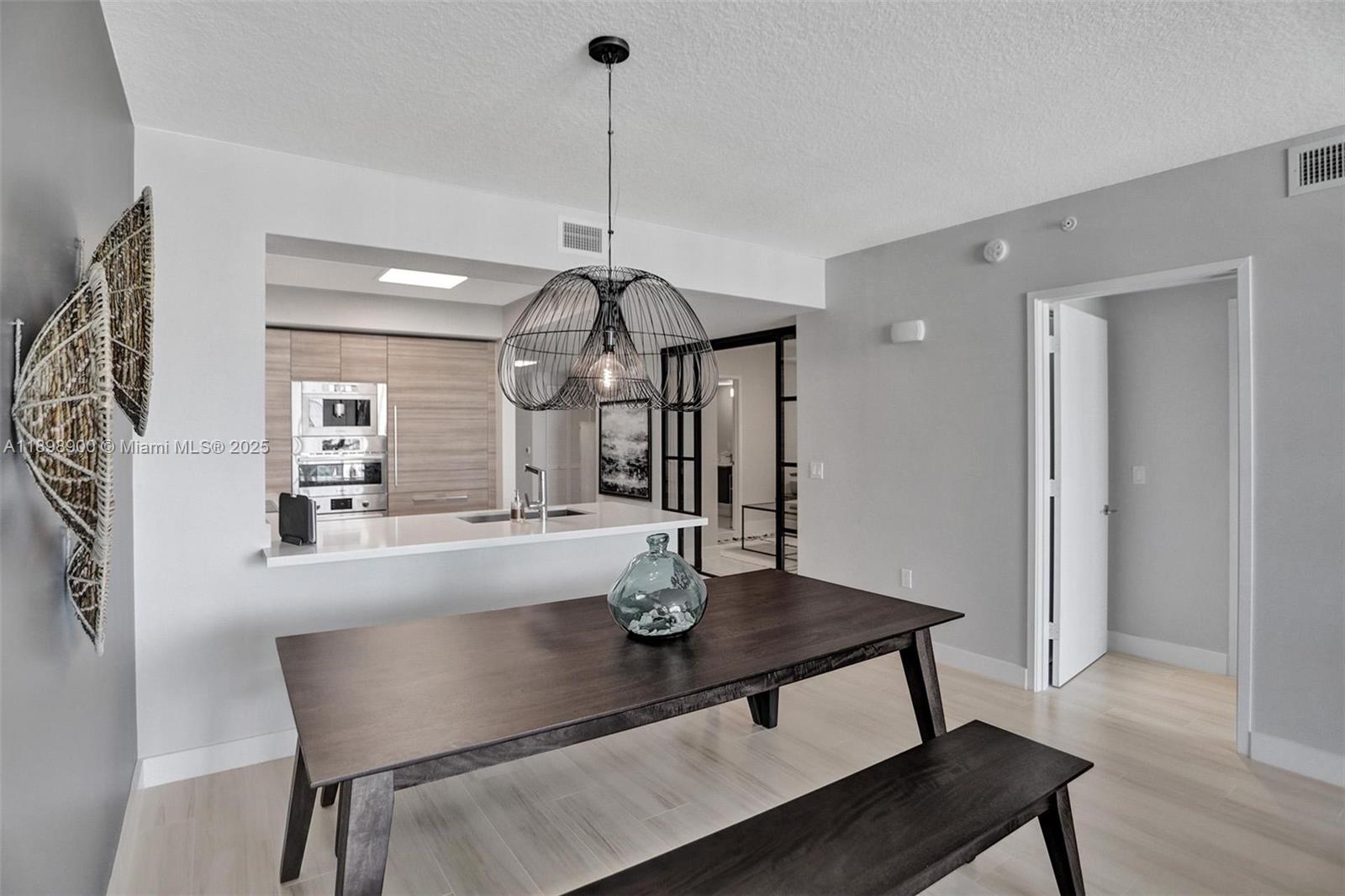 PARQUE TOWERS CONDO - Residential