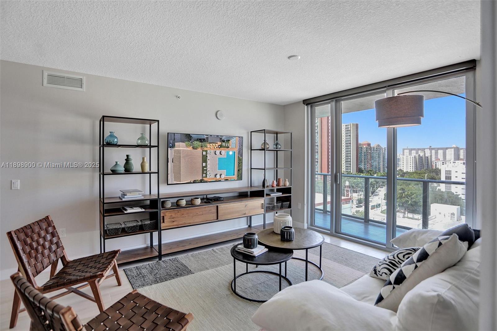 PARQUE TOWERS CONDO - Residential