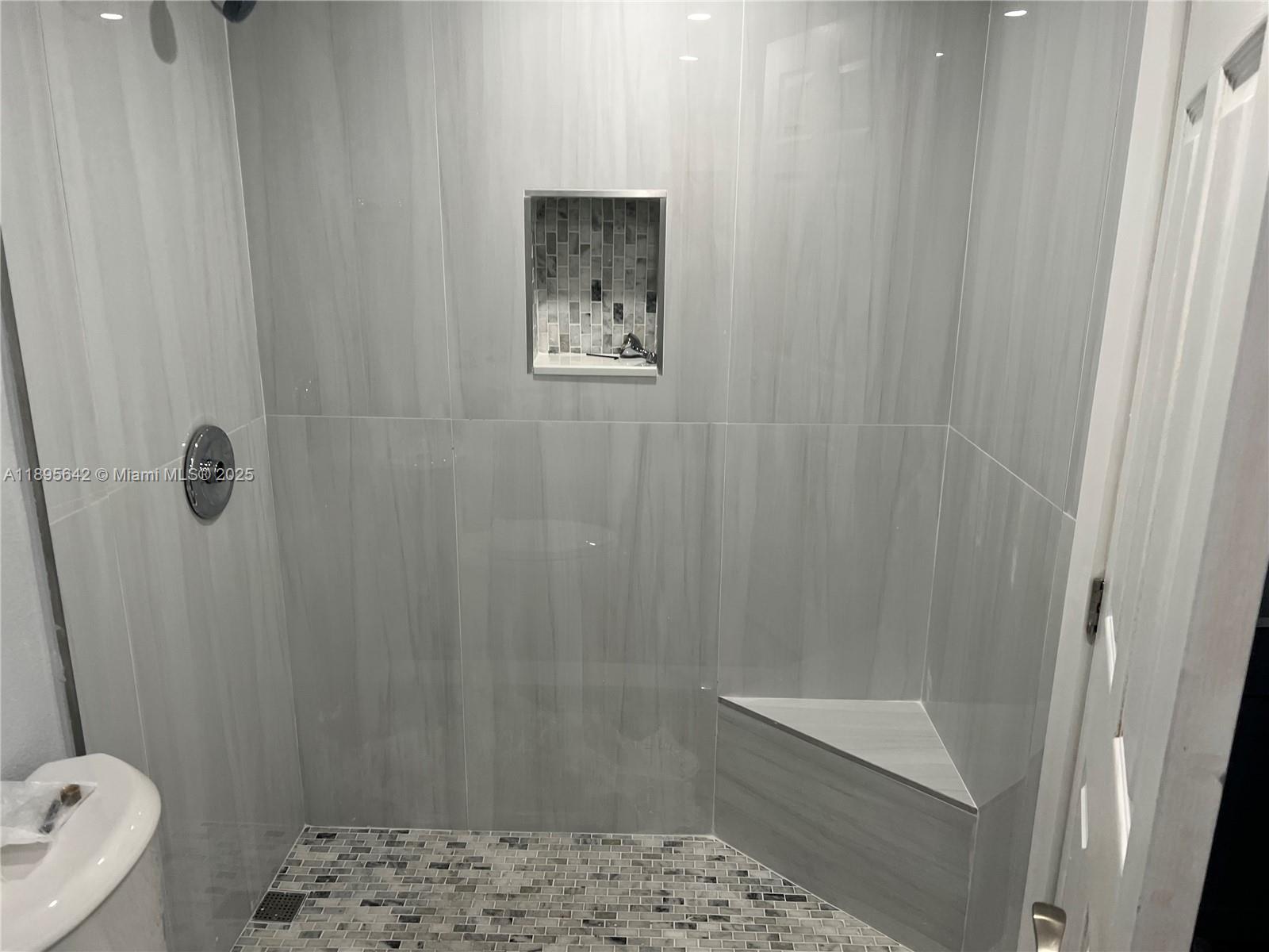 494 NW 165th St Rd C-207