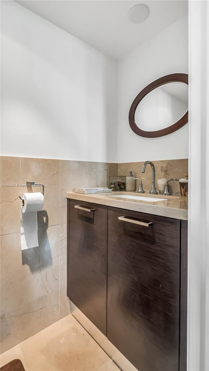 BAY HARBOR TOWNHOUSES CON - Residential