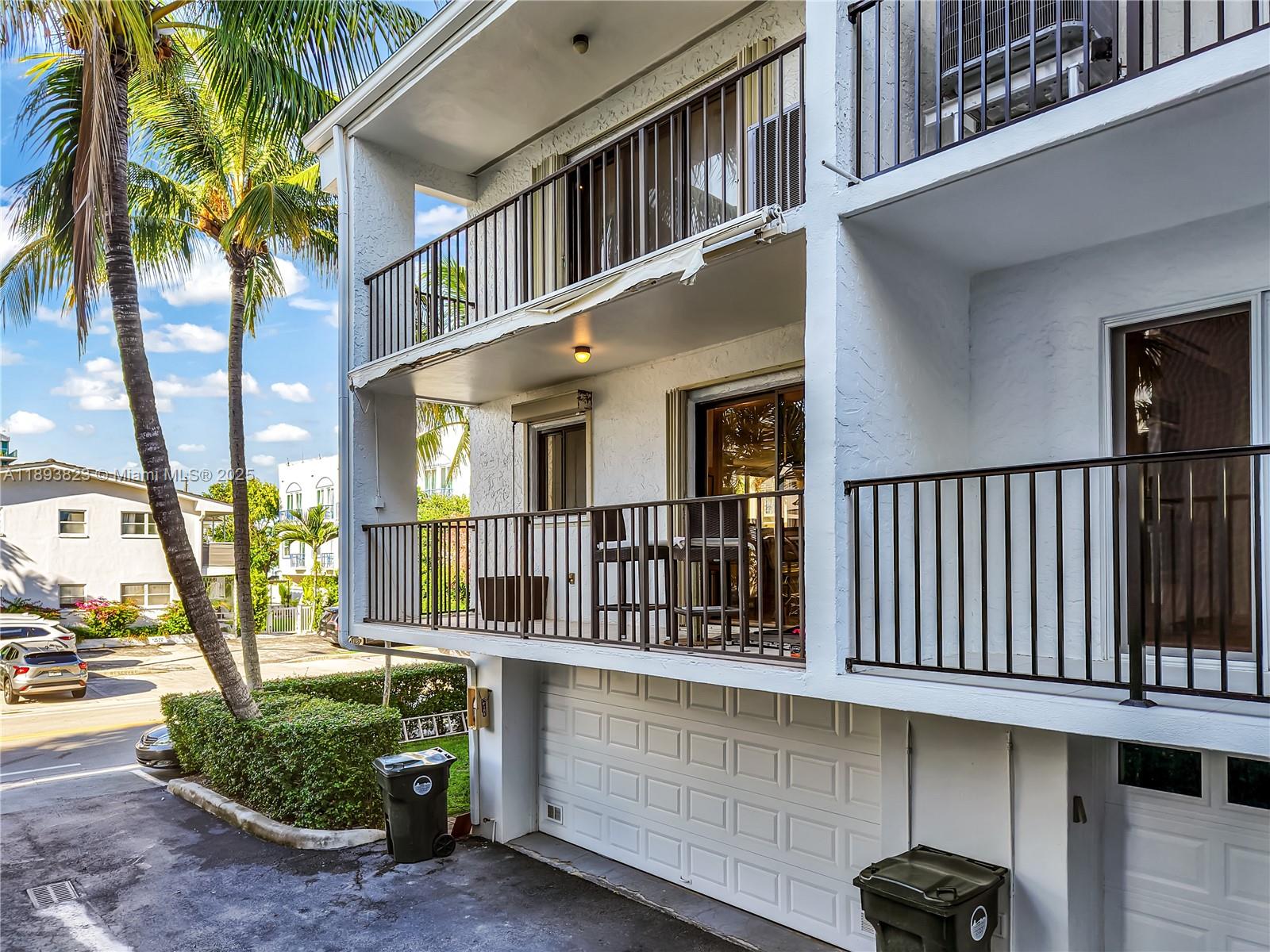 BAY HARBOR TOWNHOUSES CON - Residential