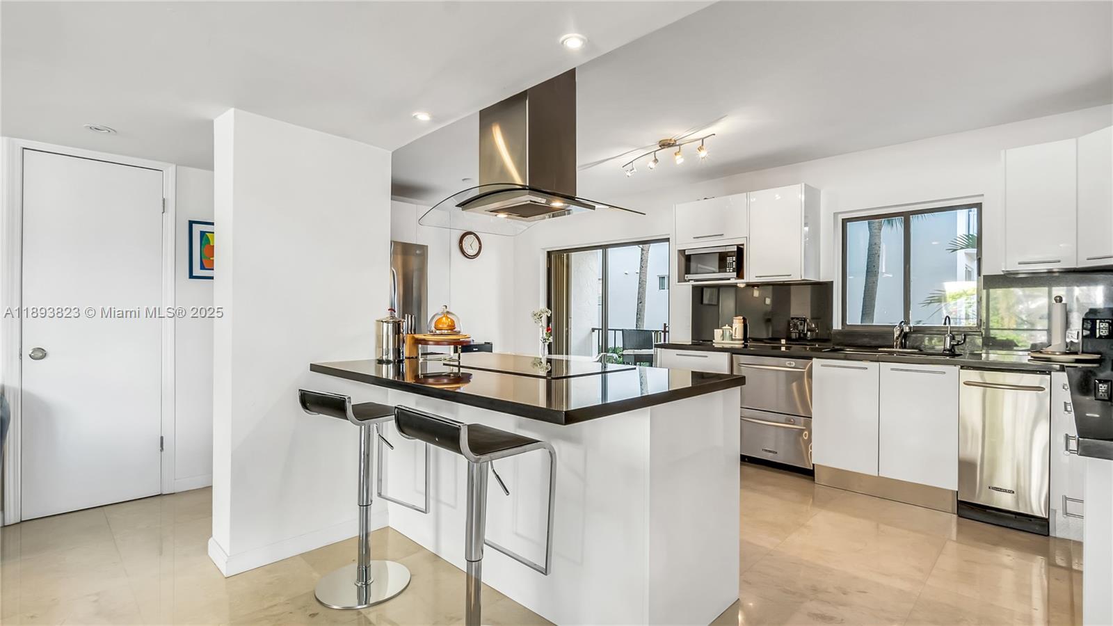 BAY HARBOR TOWNHOUSES CON - Residential