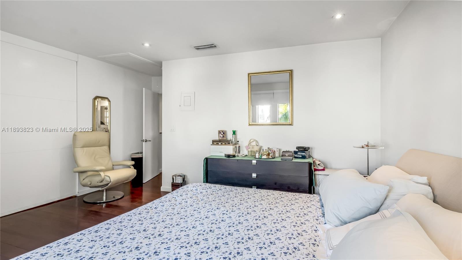 BAY HARBOR TOWNHOUSES CON - Residential