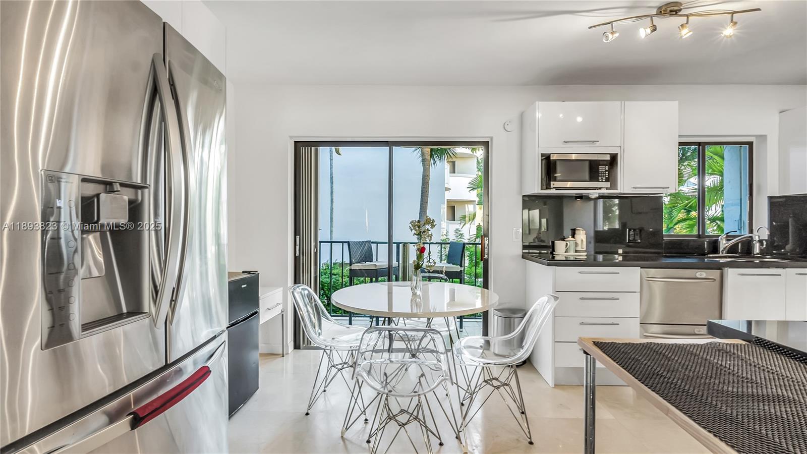 BAY HARBOR TOWNHOUSES CON - Residential