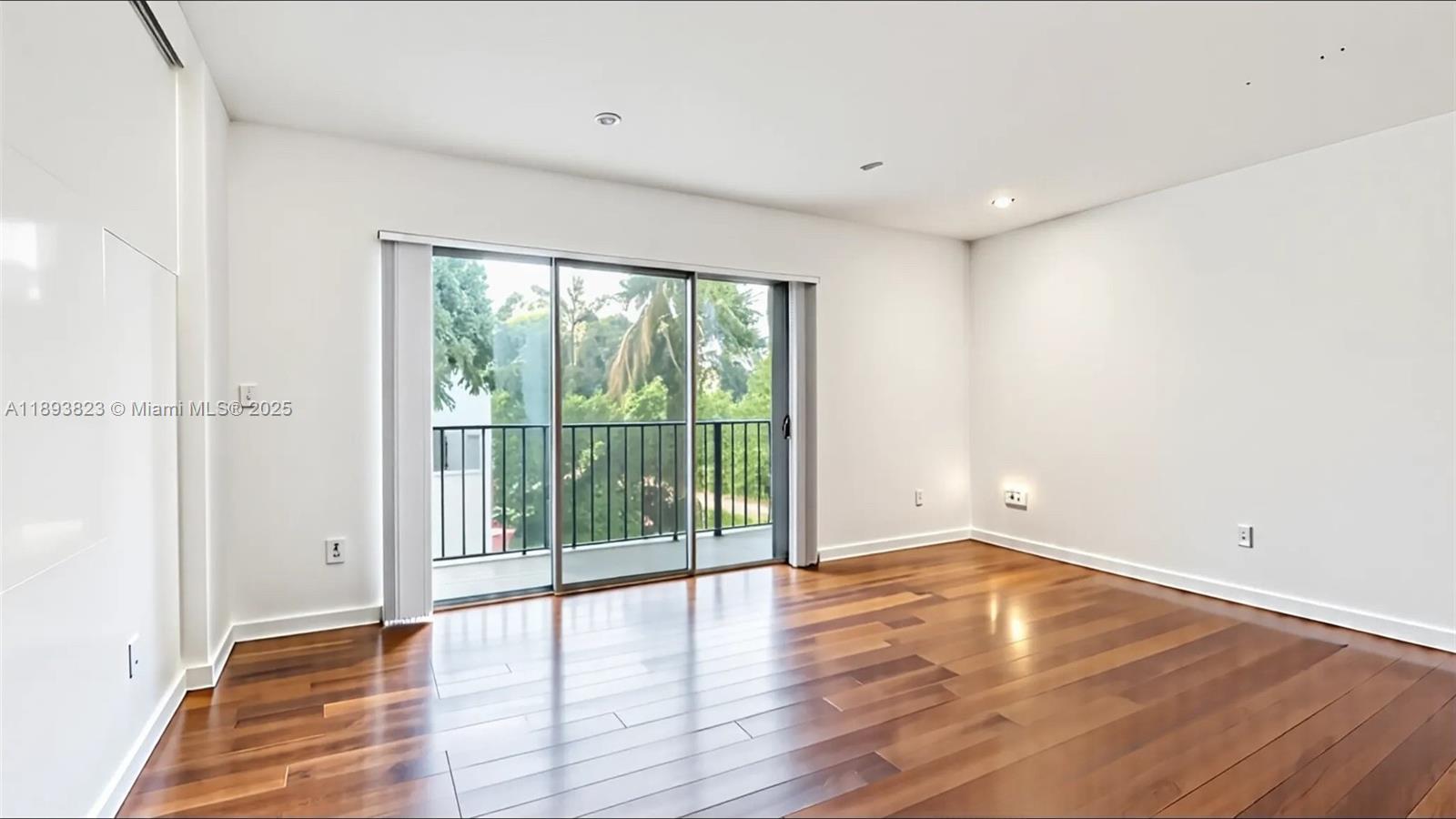 BAY HARBOR TOWNHOUSES CON - Residential