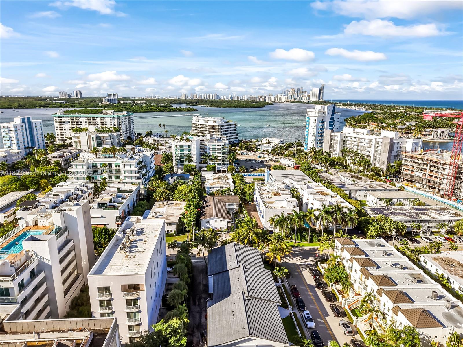 BAY HARBOR TOWNHOUSES CON - Residential