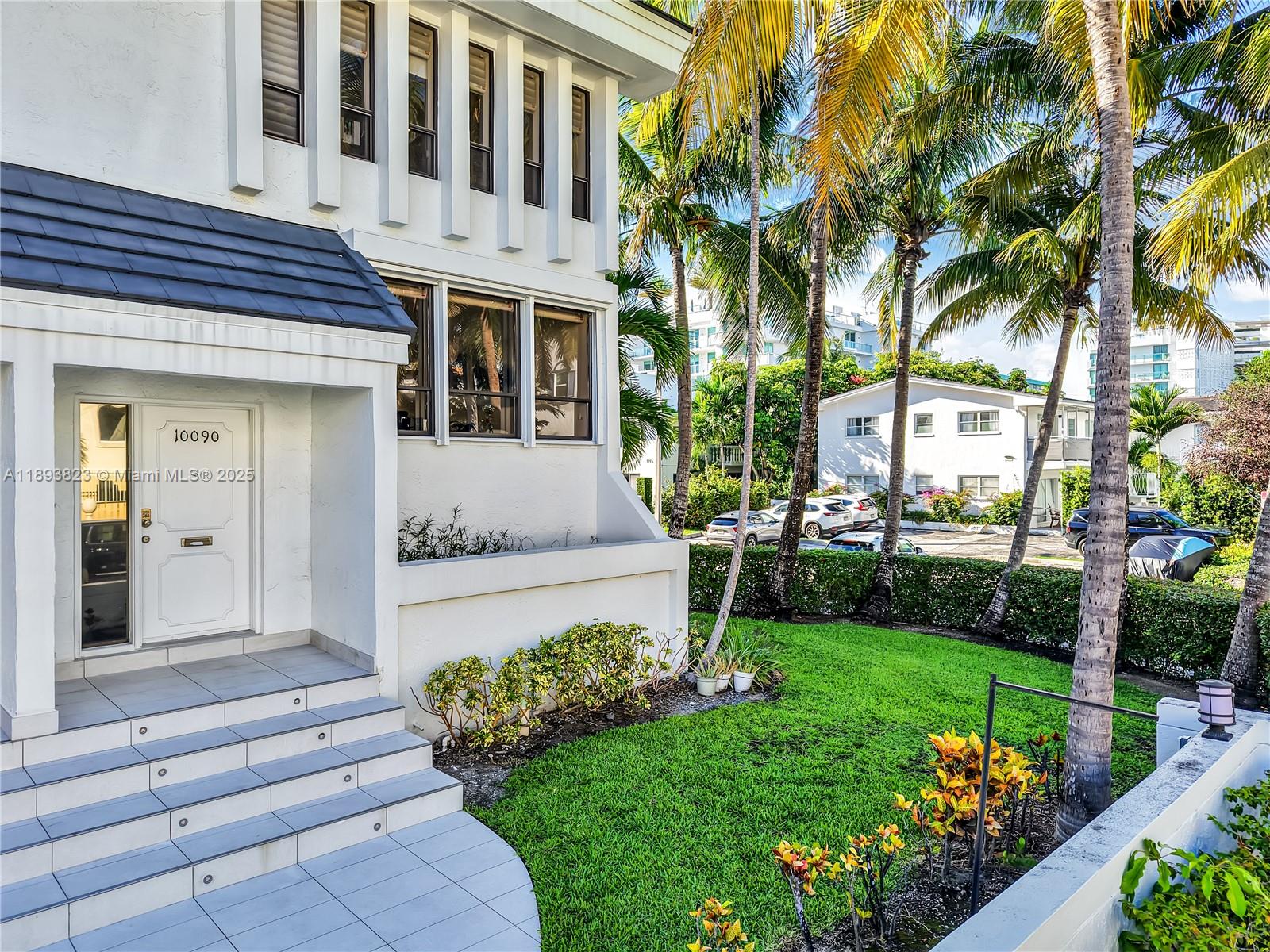 BAY HARBOR TOWNHOUSES CON - Residential