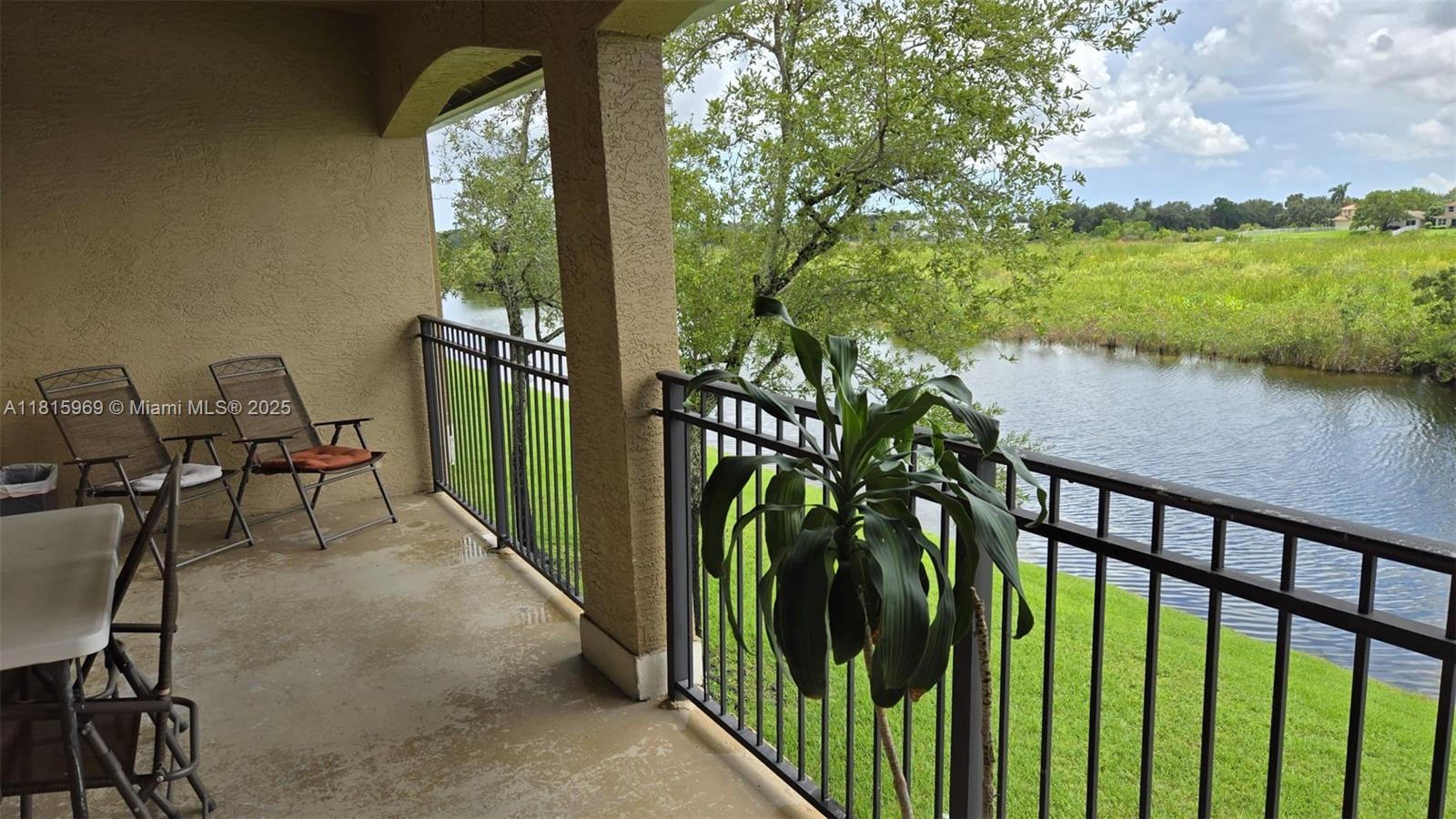 230 Sw 117th Ter 202, Pembroke Pines, Miami-Dade County, Florida - 3 Bedrooms  
2 Bathrooms - 