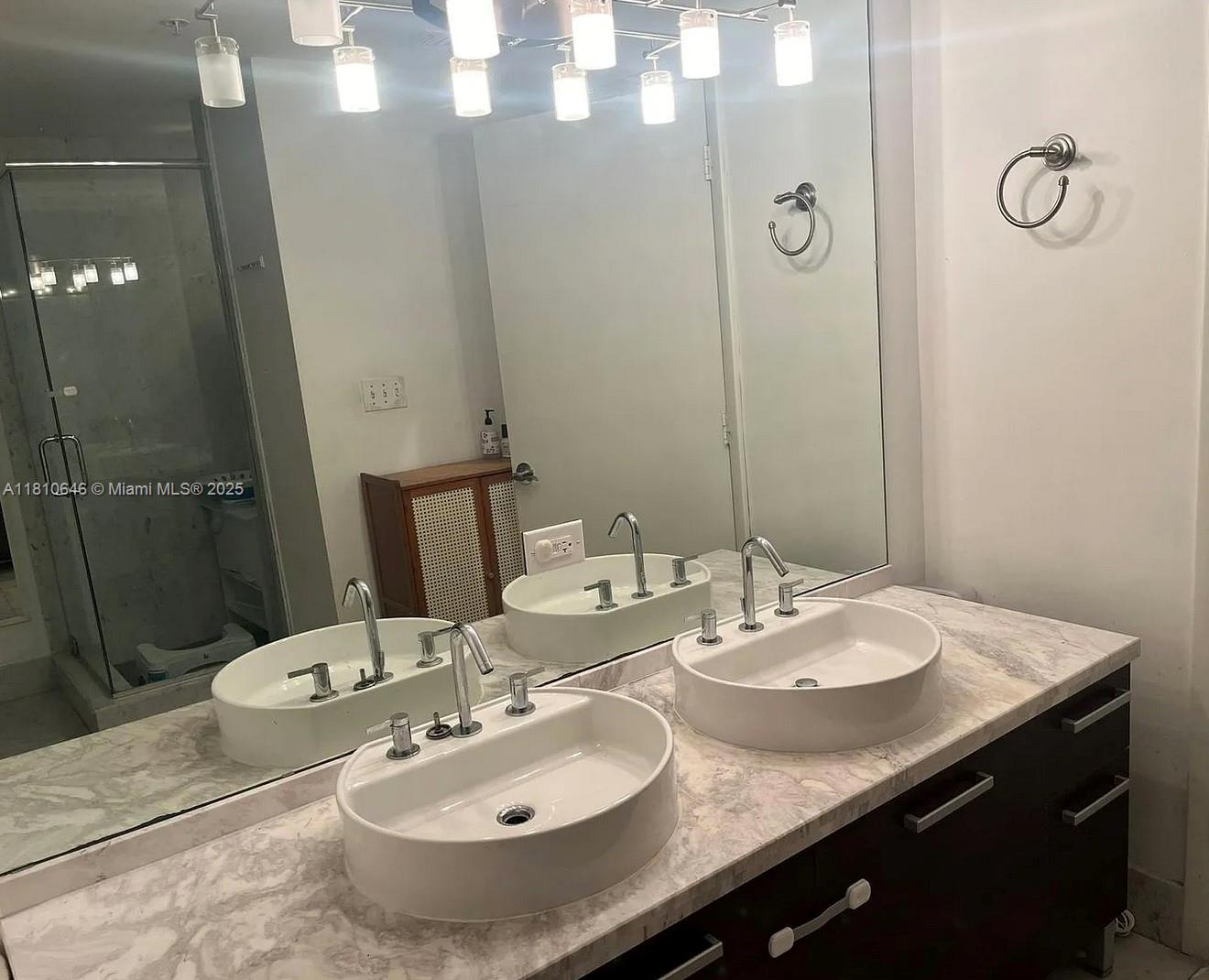VIZCAYNE NORTH CONDO - Residential Lease