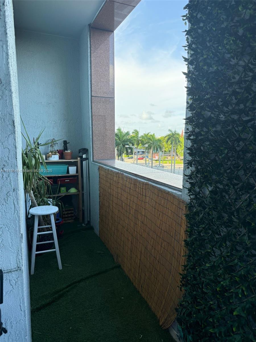 VIZCAYNE NORTH CONDO - Residential Lease